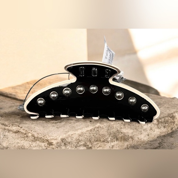 NWT Free People Larkin Studded Claw Clip - Picture 4 of 7